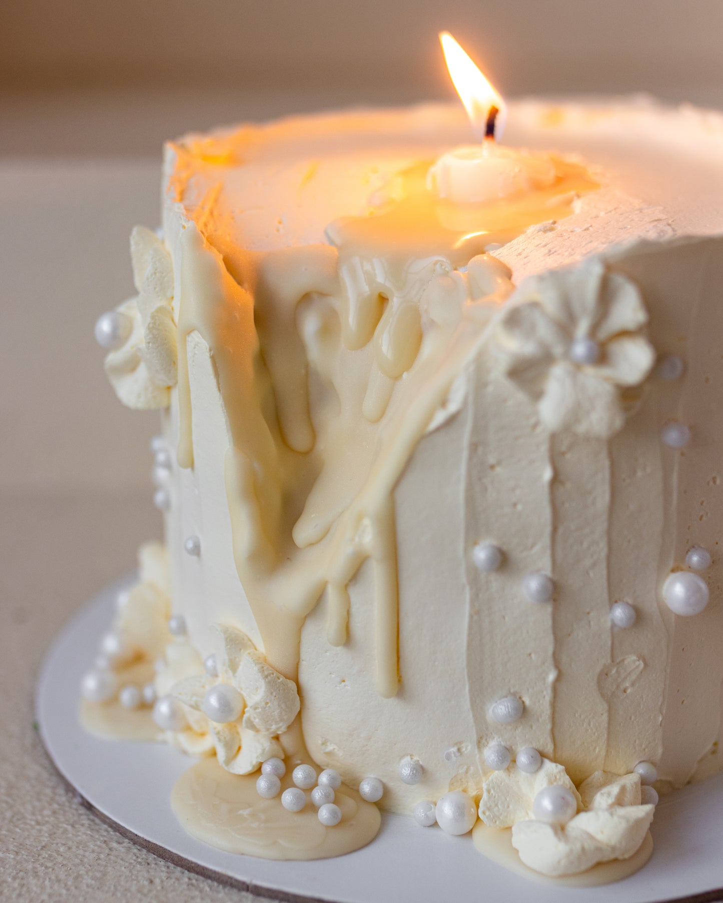 Candlelight Glow Cake