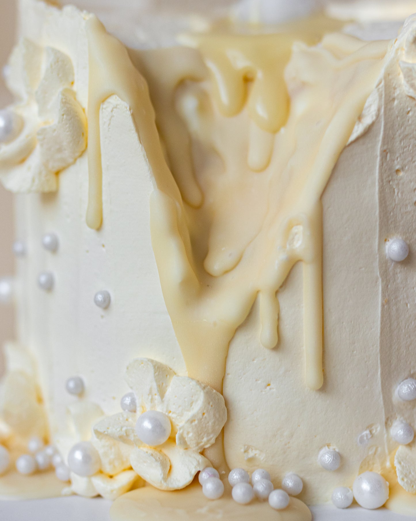 Candlelight Glow Cake