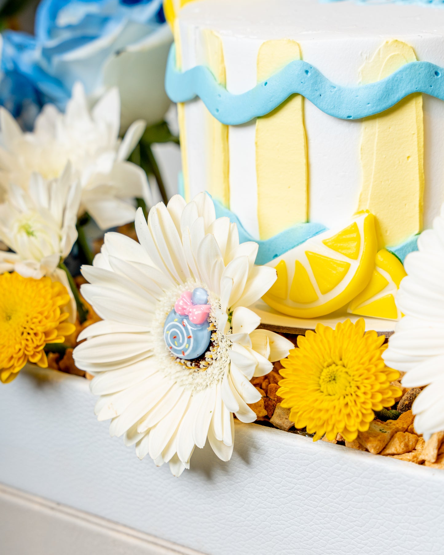 Lemon Sky Floral Cake Tray